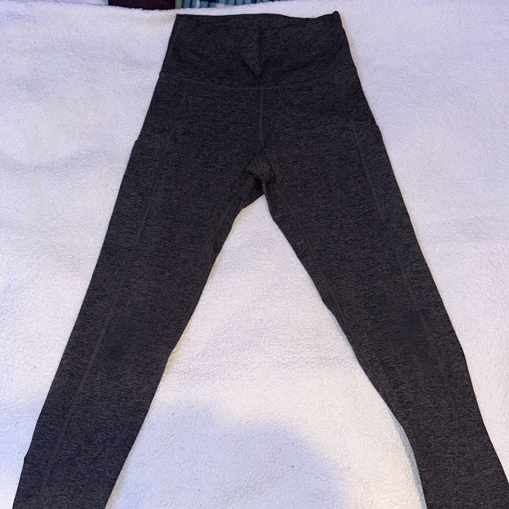 Aerie super soft lightweight leggings with pockets. Size small.